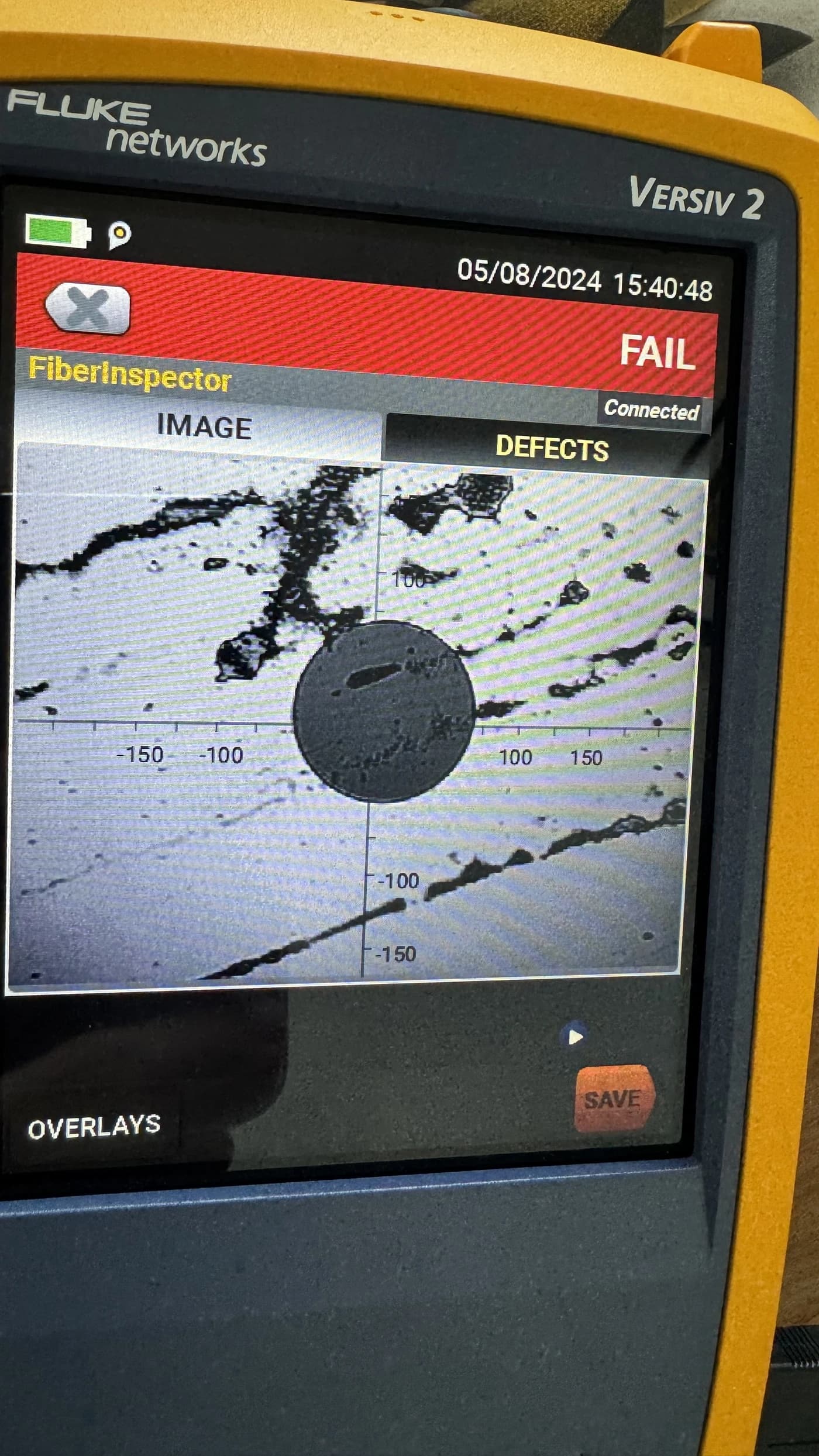 Fluke FiberInspector recording a failed fibre connector end-face inspection with visible contamination